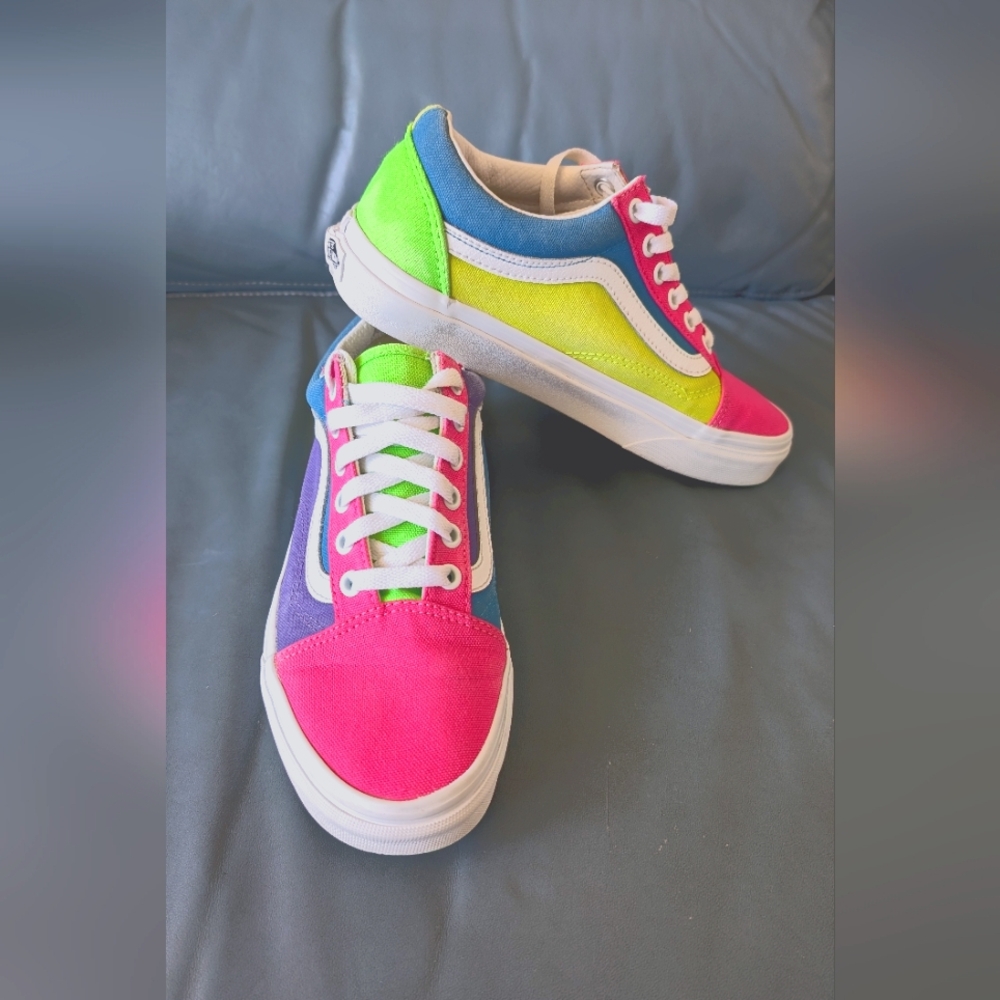 Vans - Picture 1 of 5